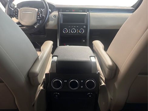 Used 2020 Land Rover Discovery Landmark AWD/4WD image 24