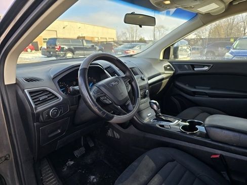 Used 2017 Ford Edge SE image 11
