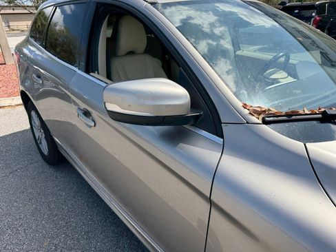 Used 2016 Volvo XC60 T6 w/ Proximity Package image 16