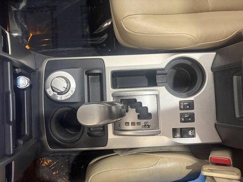Used 2012 Toyota 4Runner Limited AWD/4WD image 19