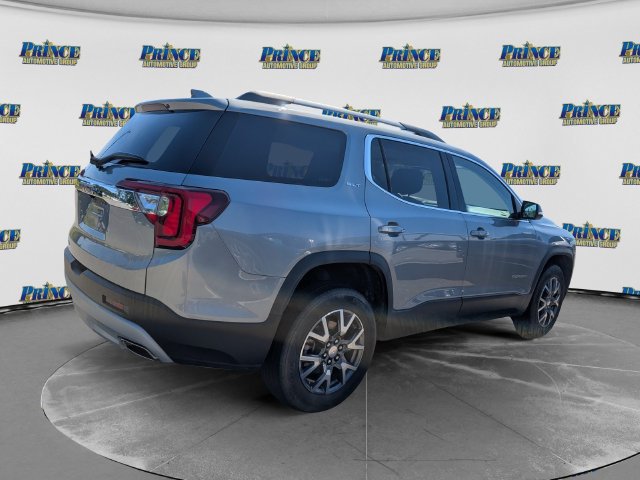 Used 2023 GMC Acadia SLT w/ Preferred Package FWD image 3