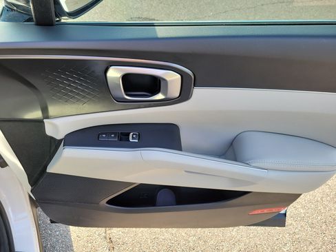 Certified 2025 Kia Sorento S FWD image 8