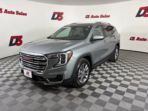 Used 2023 GMC Terrain SLT w/ Infotainment Package II FWD image 2