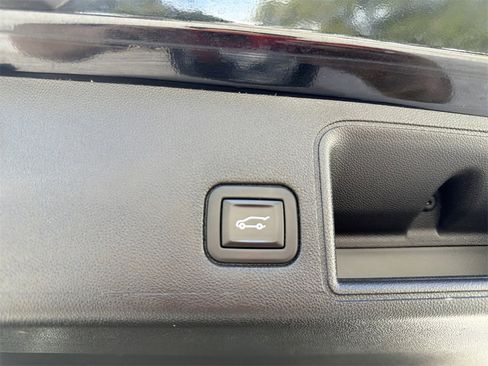 Used 2022 GMC Terrain SLT w/ Infotainment Package II image 23