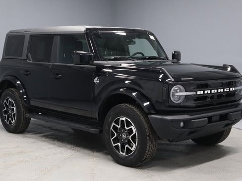 Certified 2024 Ford Bronco Outer Banks image 1