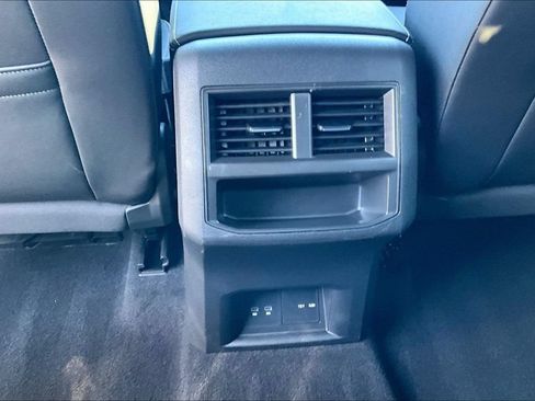 Used 2023 Volkswagen Atlas Cross Sport SE FWD image 9
