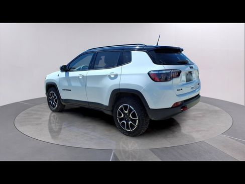 Used 2025 Jeep Compass Trailhawk AWD/4WD image 3