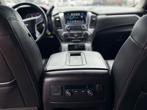 Used 2018 Chevrolet Suburban LT RWD image 16