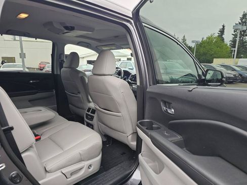 Used 2019 Honda Pilot Touring image 14