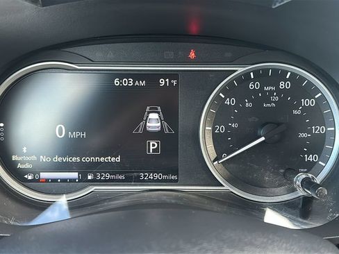 Used 2025 Nissan Versa SV w/ Trunk Package FWD image 2