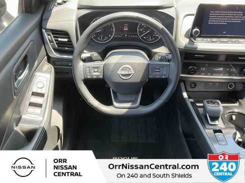 Used 2025 Nissan Rogue SV AWD/4WD image 14
