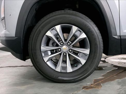 Used 2026 Chevrolet Equinox LT FWD image 9
