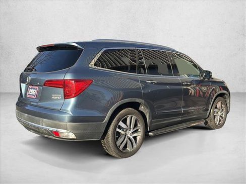 Used 2018 Honda Pilot Touring image 5