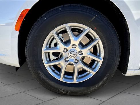 New 2026 Chrysler Pacifica Select image 12