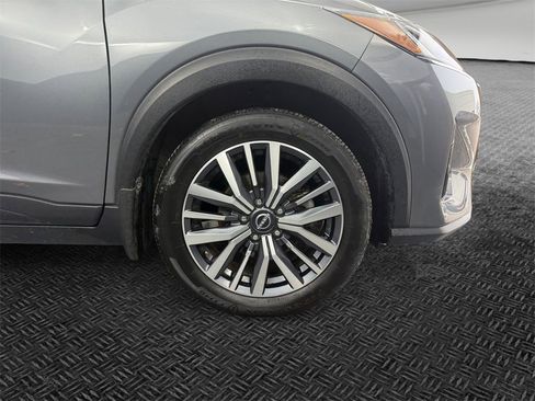 Used 2024 Nissan Kicks SV image 11