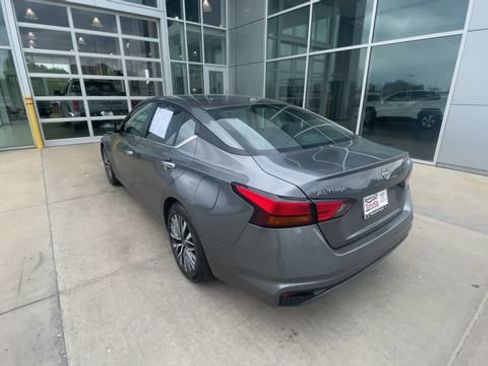 Used 2025 Nissan Altima 2.5 SV FWD image 8