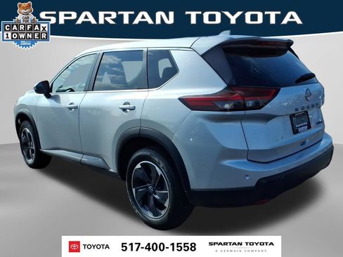Used 2024 Nissan Rogue SV AWD/4WD image 10