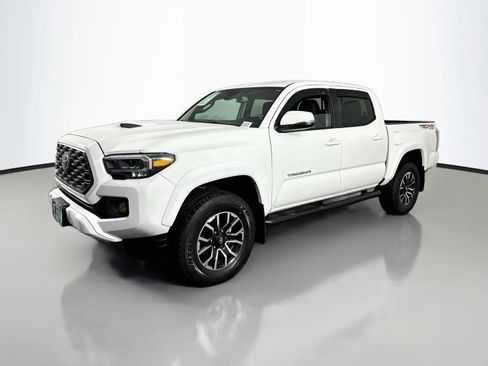 Used 2022 Toyota Tacoma TRD Sport AWD/4WD image 3