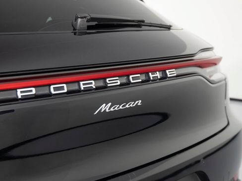 Certified 2020 Porsche Macan AWD/4WD image 42