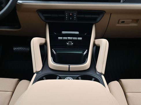 Certified 2026 Porsche Cayenne Coupe image 10