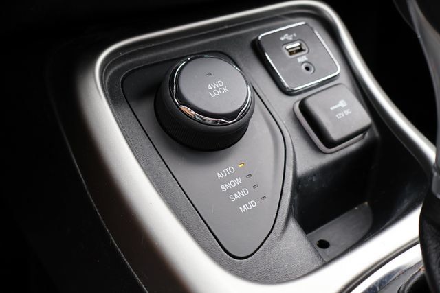Used 2021 Jeep Compass Latitude w/ Convenience Group AWD/4WD image 21