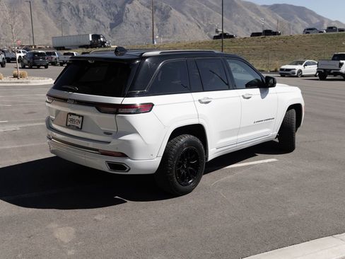 Used 2022 Jeep Grand Cherokee Summit AWD/4WD image 5
