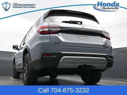 Used 2025 Honda Pilot TrailSport image 30