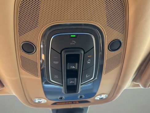 Used 2023 Bentley Bentayga Extended Wheelbase image 39