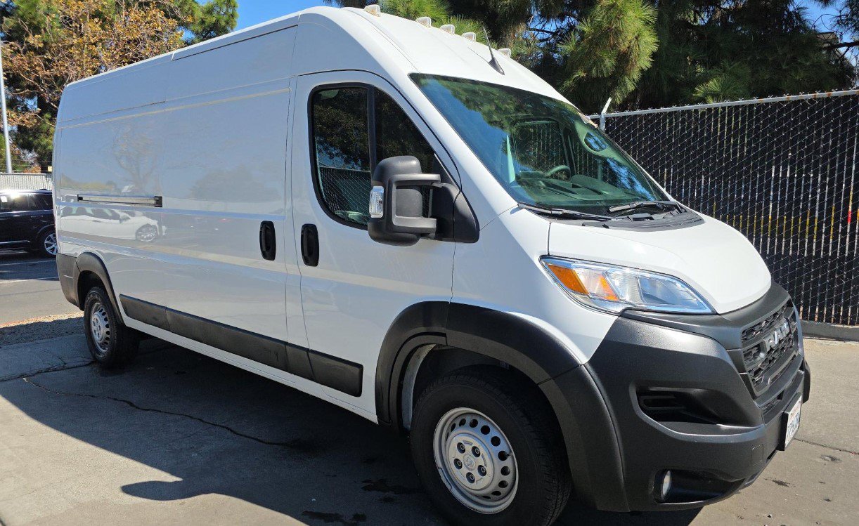 Used 2024 RAM ProMaster 2500 w/ Premium Convenience Group FWD image 2