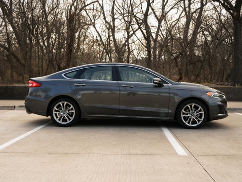 Used 2019 Ford Fusion SEL image 10