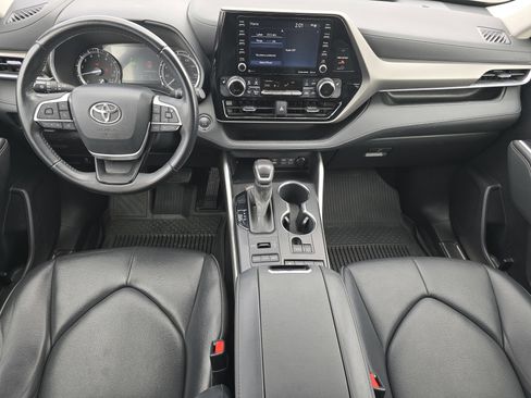 Used 2022 Toyota Highlander XLE image 8