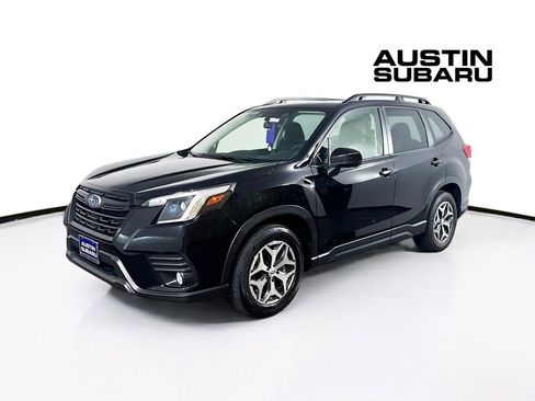 Used 2023 Subaru Forester Premium image 3