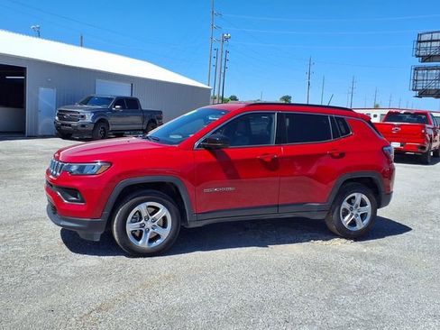 Used 2024 Jeep Compass Latitude AWD/4WD image 15