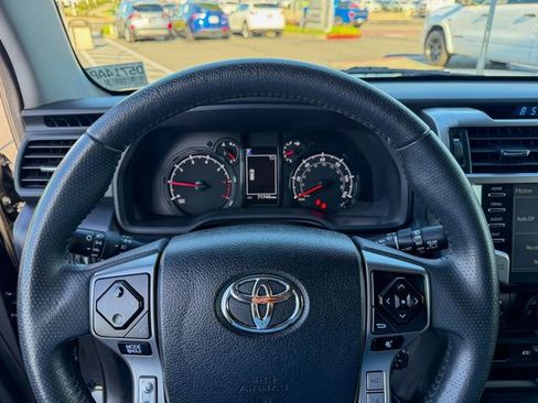 Used 2022 Toyota 4Runner SR5 Premium image 17