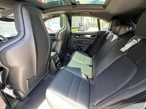 Used 2026 Porsche Macan 4S Electric AWD/4WD image 37