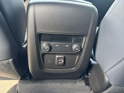 Used 2023 Buick Enclave Essence w/ Sport Touring Edition FWD image 20