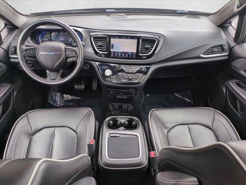 Used 2019 Chrysler Pacifica Limited w/ Advanced Safetytec Group FWD image 18