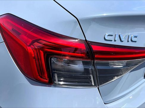 Used 2023 Honda Civic Sport image 28
