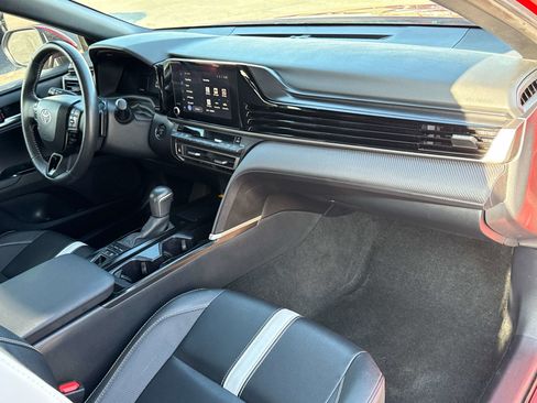 Used 2025 Toyota Camry SE image 21