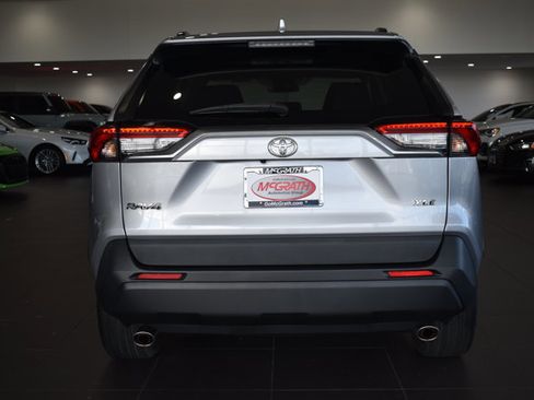 Used 2022 Toyota RAV4 XLE Premium image 9
