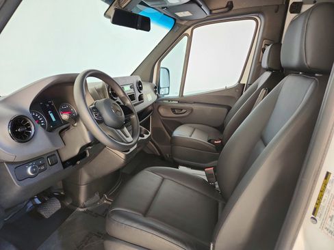 Used 2024 Mercedes-Benz Sprinter 2500 image 11