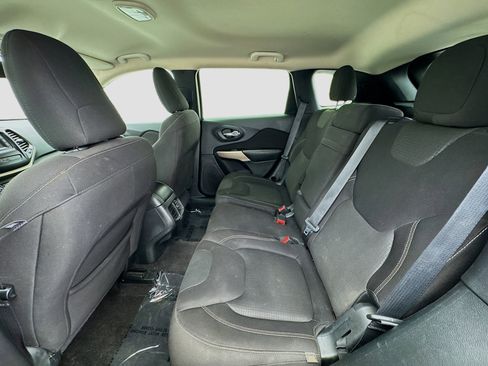 Used 2017 Jeep Cherokee Latitude image 15