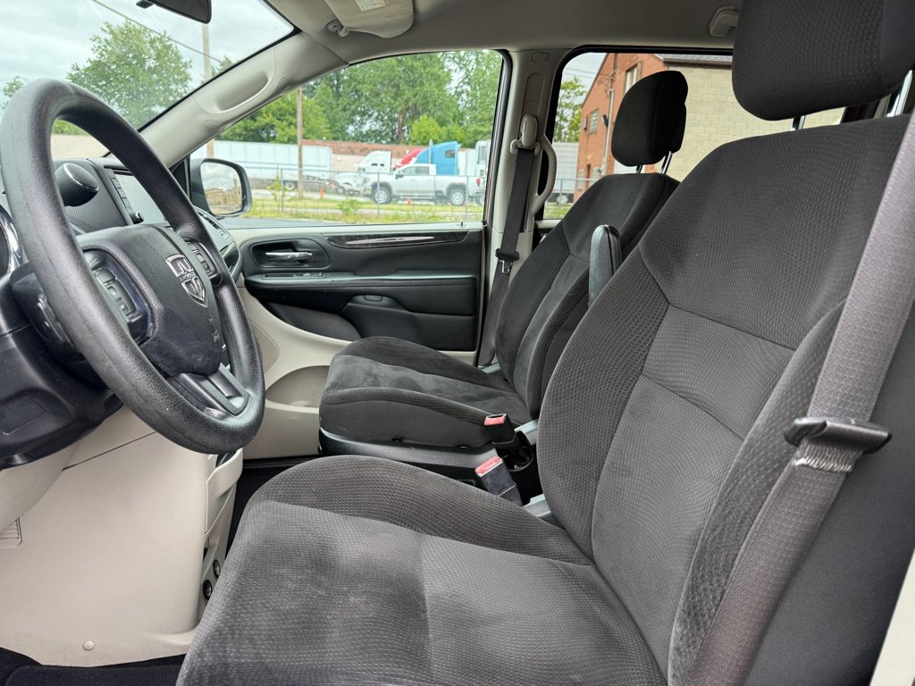 Used 2018 Dodge Grand Caravan SE FWD image 7