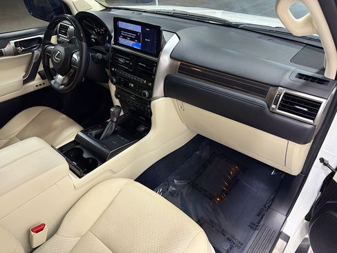Used 2023 Lexus GX 460 Luxury w/ Sport Design Package AWD/4WD image 15