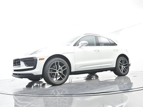Certified 2023 Porsche Macan AWD/4WD image 46