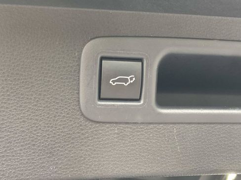 Used 2023 Toyota Highlander LE FWD image 13