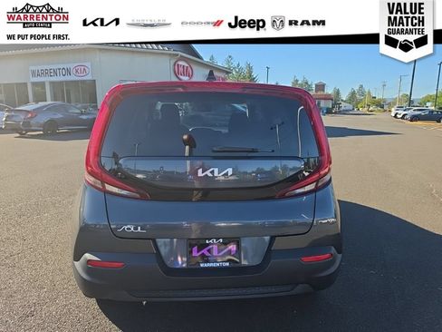 Used 2022 Kia Soul LX w/ Technology Package FWD image 4