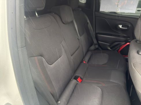 Used 2019 Jeep Renegade Trailhawk w/ LED Lighting Group AWD/4WD image 25