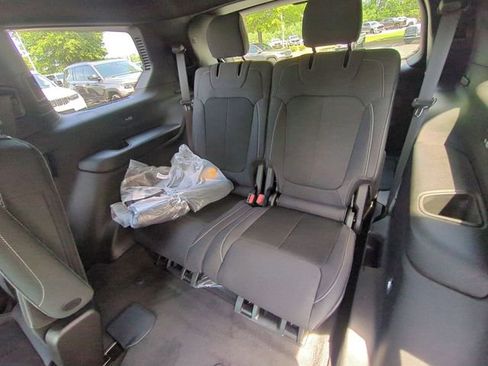 New 2025 Jeep Grand Cherokee L Laredo w/ Luxury Tech Group I image 32