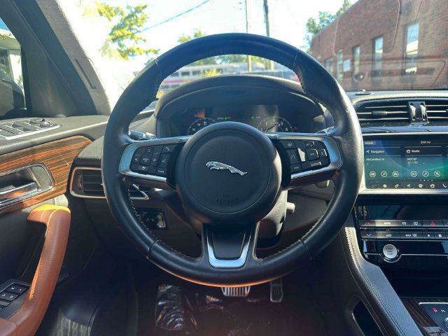 Used 2019 Jaguar F-PACE Portfolio AWD/4WD image 33